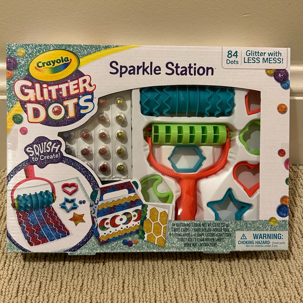 3 Crayola kits! Sticker Design Studio, Paint Pour, Glitter Dots Sparkle Station